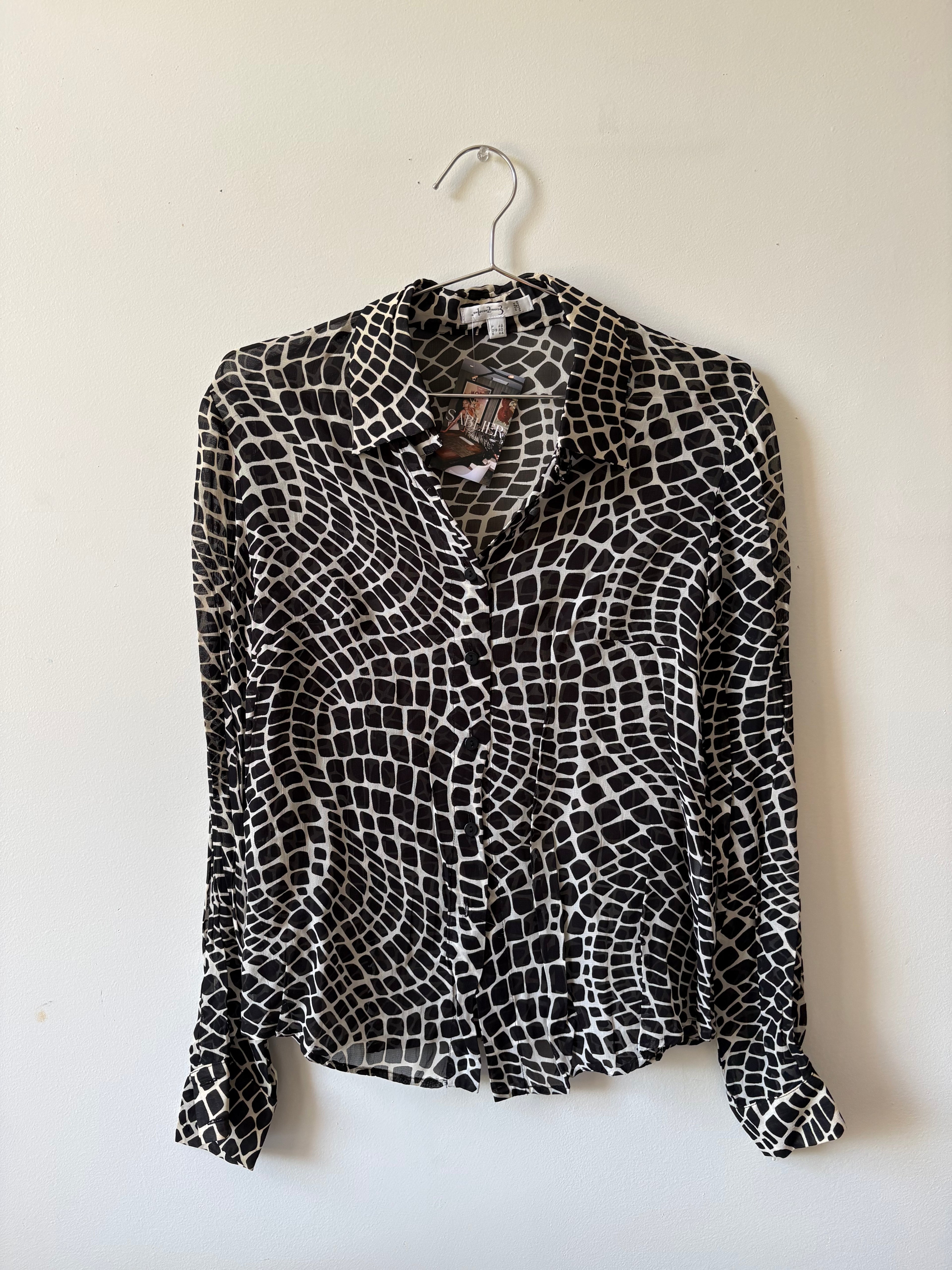 Un1deux2trois3 black and white giraffe pattern Button up